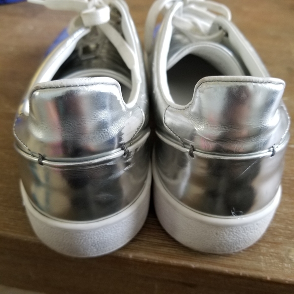 Louis Vuitton silver sneakers - Picture 5 of 12